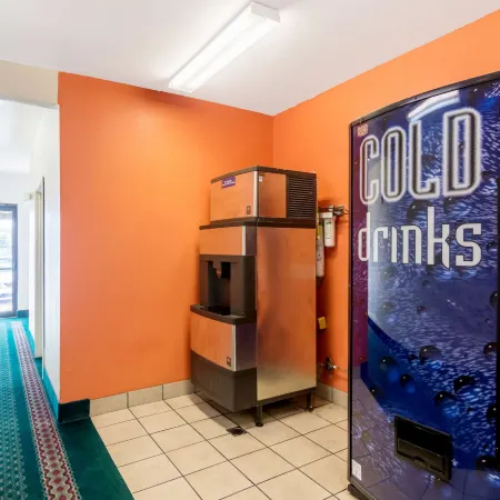 Motel 6 Oklahoma City, OK Отели рядом с достопримечательностью «Пенн Сквер Молл»