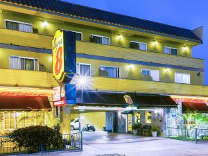 Super 8 by Wyndham Inglewood/LAX/La Airport