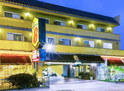 Super 8 by Wyndham Inglewood/LAX/La Airport