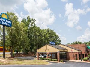 Days Inn & Suites by Wyndham Rocky Mount Golden East