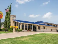 Super 8 by Wyndham San Marcos Hotels near Bobcat Stadium