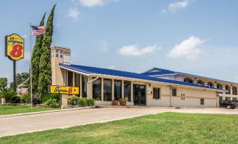 Super 8 by Wyndham San Marcos