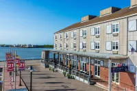 Harbor House Hotel and Marina Hotels near Kempner Park