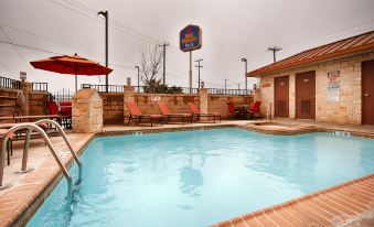 Best Western Plus San Antonio East Inn  Suites