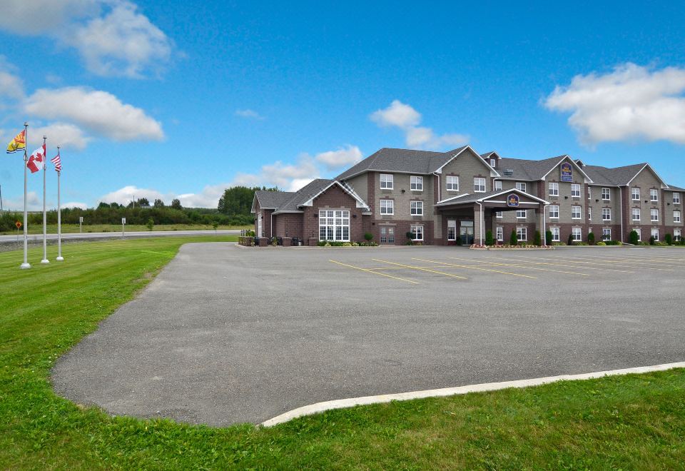 Best Western Plus Grand-Sault Hotel Suites - Housity