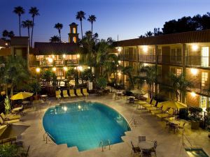 DoubleTree Suites by Hilton Tucson - Williams Center