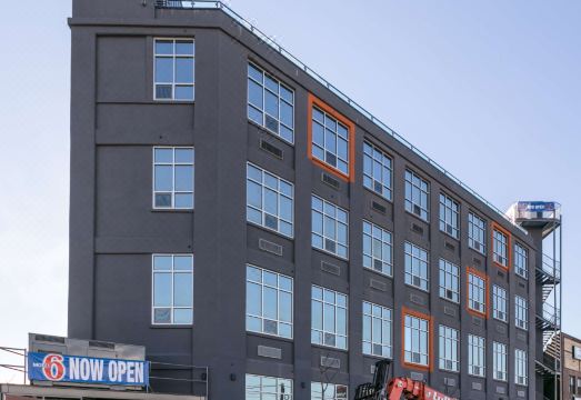 피터 팩토리 호텔