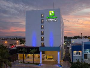 Holiday Inn Express 庫利阿坎