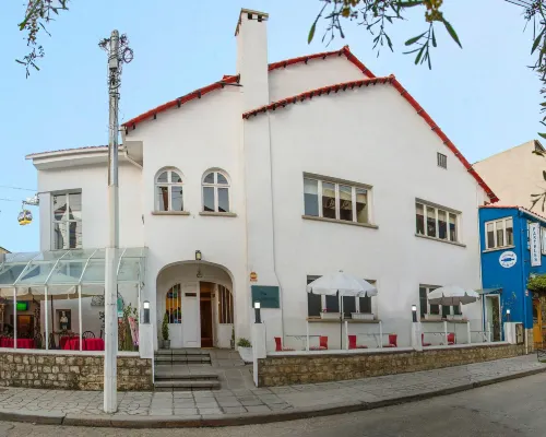 Casa Fusion Hotel Boutique Hotels near Triplets Bridge