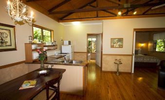 Crater Lakes Rainforest Cottages