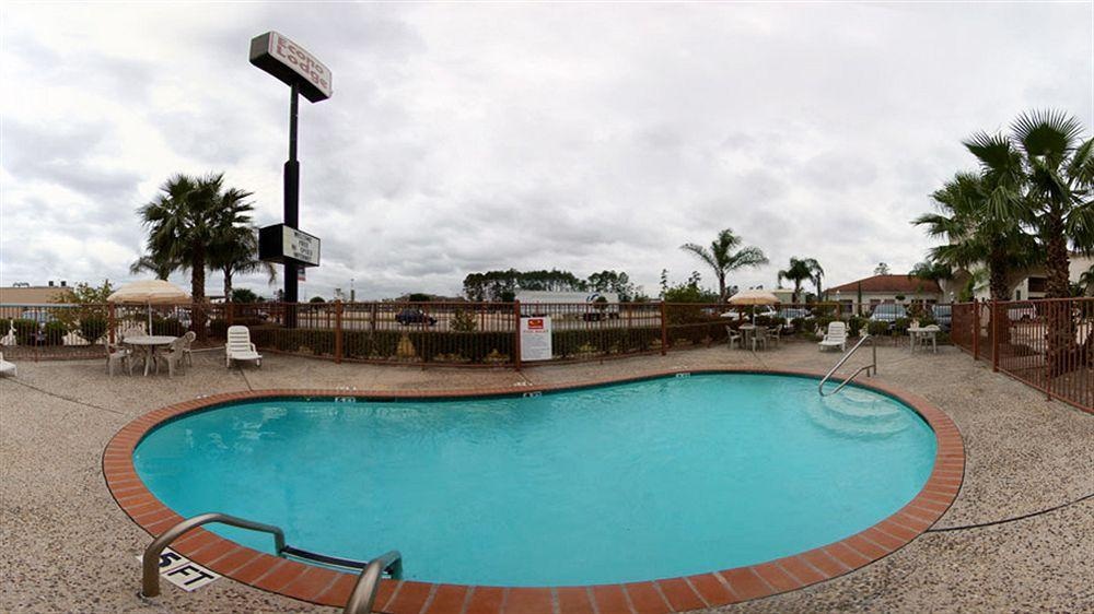 Red Roof Inn & Suites Houston - Humble/IAH Airport