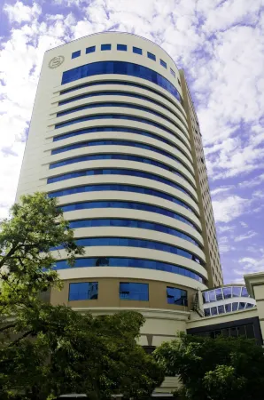 Hilton Porto Alegre Отели рядом с достопримечательностью «Public Library»