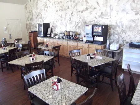 Dinosaur Inn & Suites Отели в г. Винта Каунти