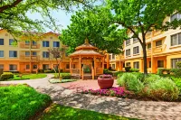 La Quinta Inn & Suites by Wyndham Dallas DFW Airport North Hotel berhampiran Halftime Institute