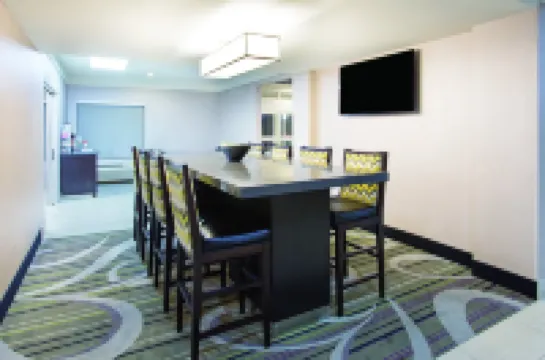 La Quinta Inn & Suites by Wyndham Roswell