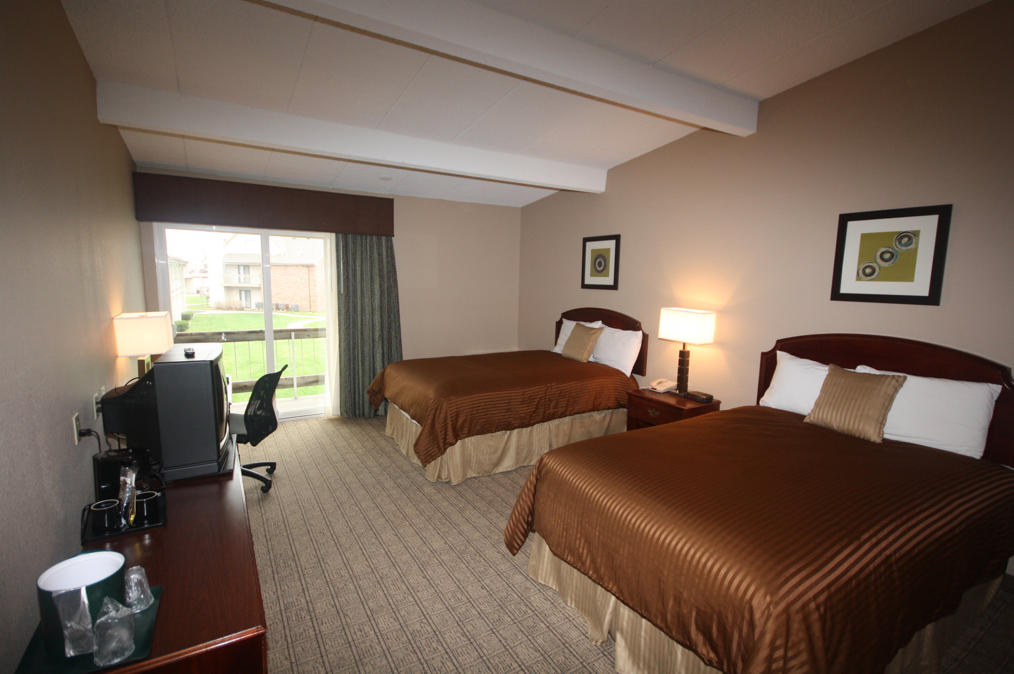 Eastland Suites Extended Stay Hotel & Conference Center Urbana