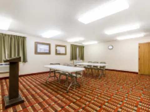 Quality Inn & Suites Hotels in Marion