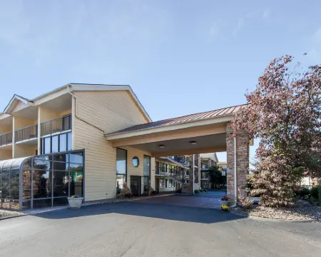 Quality Inn & Suites Sevierville - Pigeon Forge Hotels in Sevierville