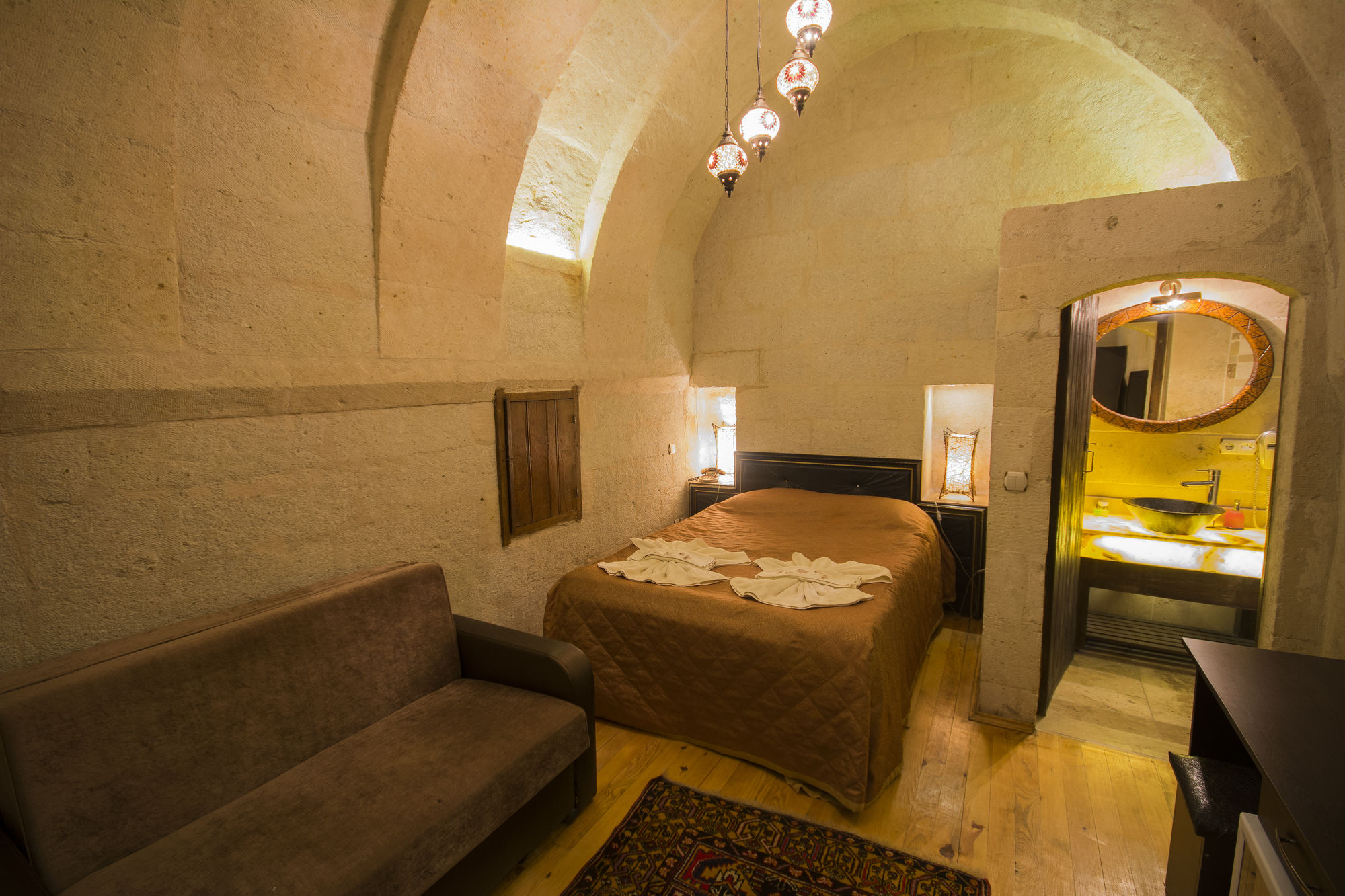 Roma Cave Suite