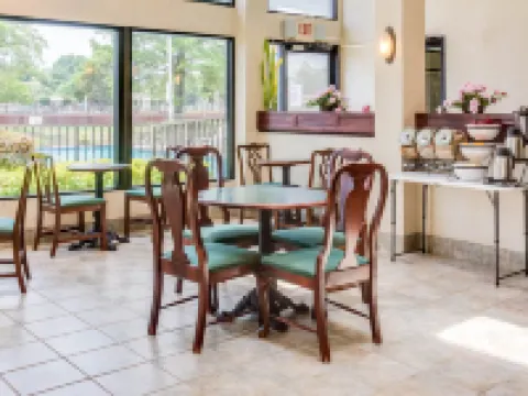 Quality Inn & Suites Olde Town Hotels in Portsmouth