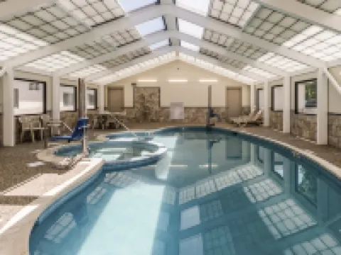 Comfort Inn & Suites Hotels in West Springfield