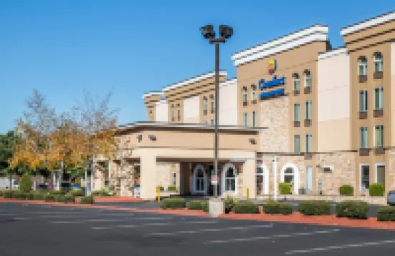 Comfort Inn & Suites East Hartford - Hartford Hotels near Charter Oak Tree Site