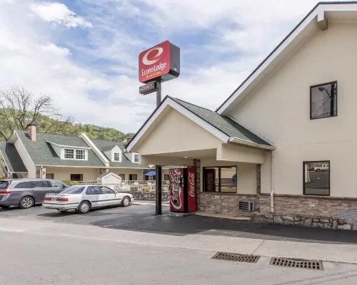 Econo Lodge Inn & Suites Gatlinburg at the Convention Center Hotels in Gatlinburg