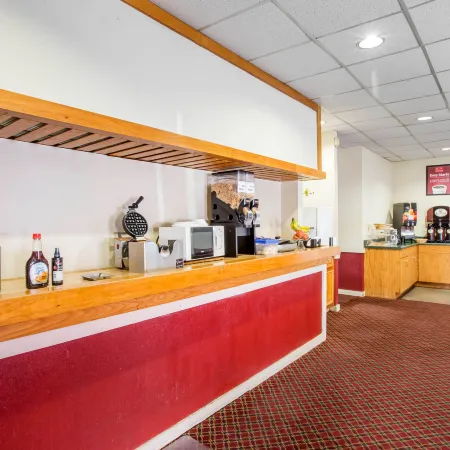 Perry Inn & Suites National Fairground I 75