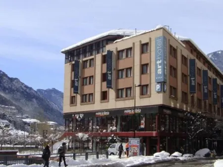 Acta Arthotel Отели рядом с достопримечательностью «Plaça de la Rotonda»