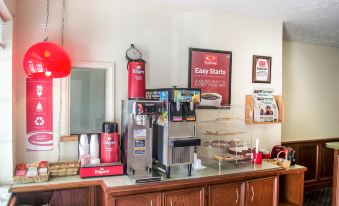 Econo Lodge Inn & Suites South