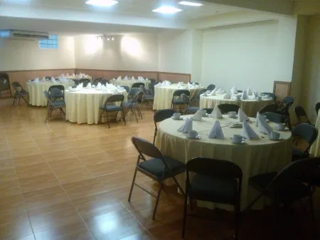 Hotel Mision Leon Отели рядом с достопримечательностью «Templo del Señor de los Remedios»