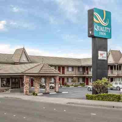 Ramada Bayside Inn and Suites Hotel Exterior