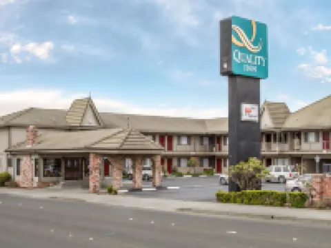 Ramada Bayside Inn and Suites Hotels in Eureka