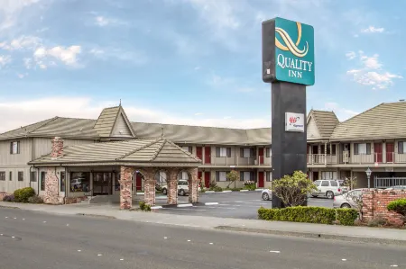 Ramada Bayside Inn and Suites Отели в г. Миртлтаун