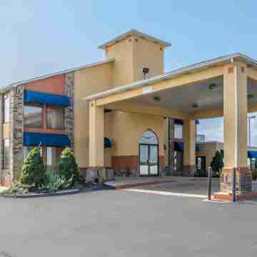 Quality Inn Hotel Exterior