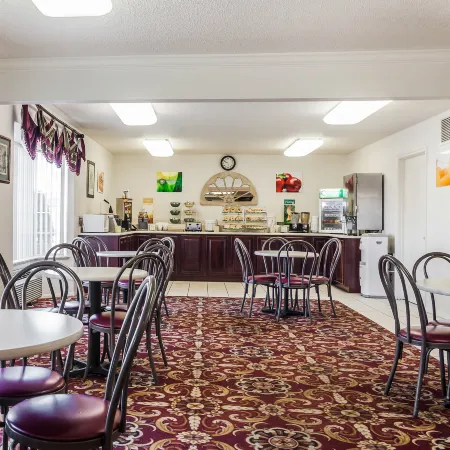 Quality Inn & Suites des Moines - Merle Hay Road