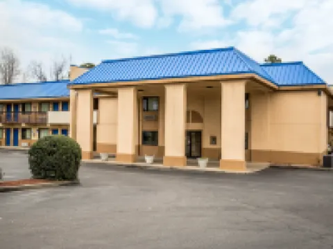 普利茅斯 64 號高速公路羅德威套房酒店 華盛頓縣酒店