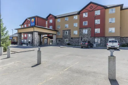 Comfort Inn & Suites Отели рядом с достопримечательностью «ENMAX Centrium»