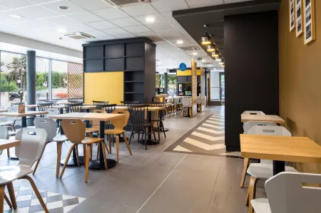 B&B Hotel Paris Italie Porte de Choisy Отели рядом со станцией Ivry-sur-Seine railway station