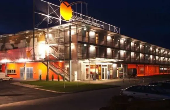 橙色翅膀維也納新城酒店