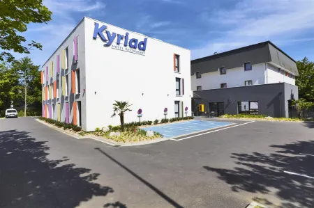 Kyriad Saint Quentin EN Yvelines - Montigny Отели рядом с достопримечательностью «Парк Жанет Э Поль Жан»