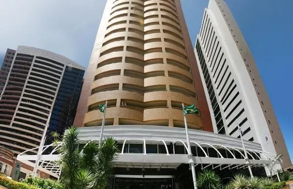 普拉亞廣場套房酒店