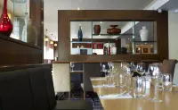 Village Hotel Maidstone - bar