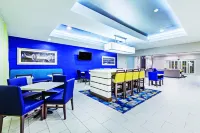 لا كينتا إن آند سويتس باي ويندام بالاستاين فنادق في بالستاين