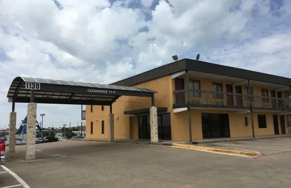 羅克沃爾速8酒店