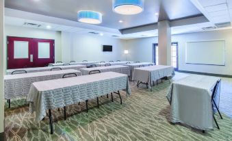 La Quinta Inn & Suites by Wyndham Oklahoma City -Yukon