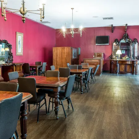 Econo Lodge Inn & Suites Triadelphia - Wheeling
