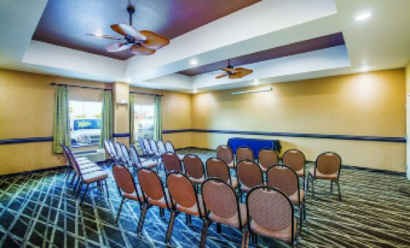 La Quinta Inn & Suites by Wyndham Ft. Worth - Forest Hill TX