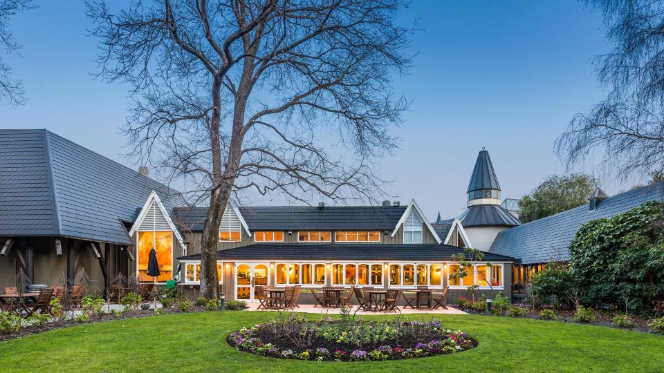 Chateau on The Park - Christchurch, A Doubletree by Hilton