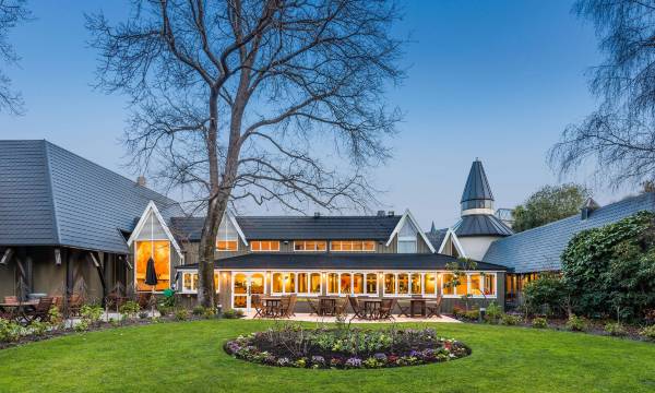 Chateau on The Park - Christchurch, A Doubletree by Hilton